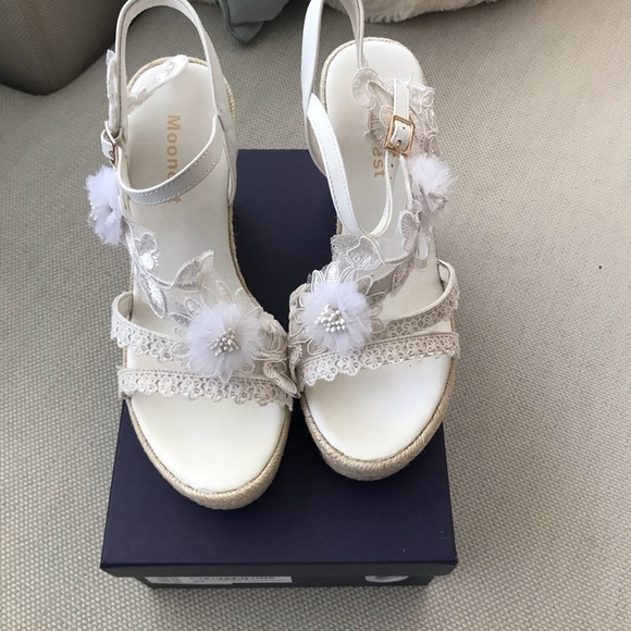 Moonest White Heel Shoes - Picture 4 of 8